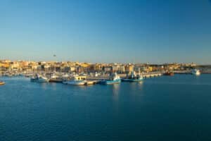 Panomara du port de Porto Torres par beau temps